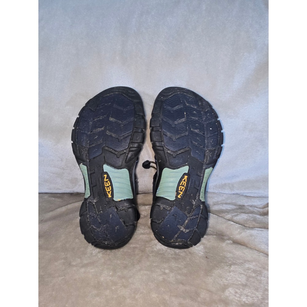 Womens Keens size 6 1/2 - Picture 2 of 9